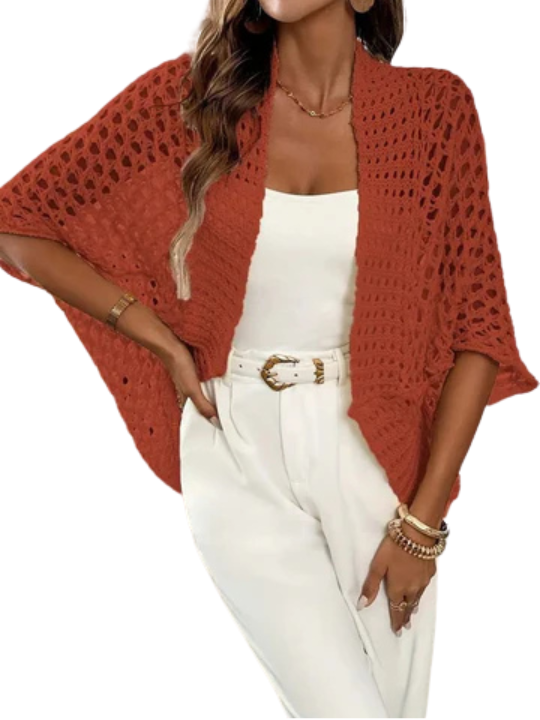 טופ | אלגנטיות ופרטים | חולצה, פרטים זהובים ומותן גבוהה